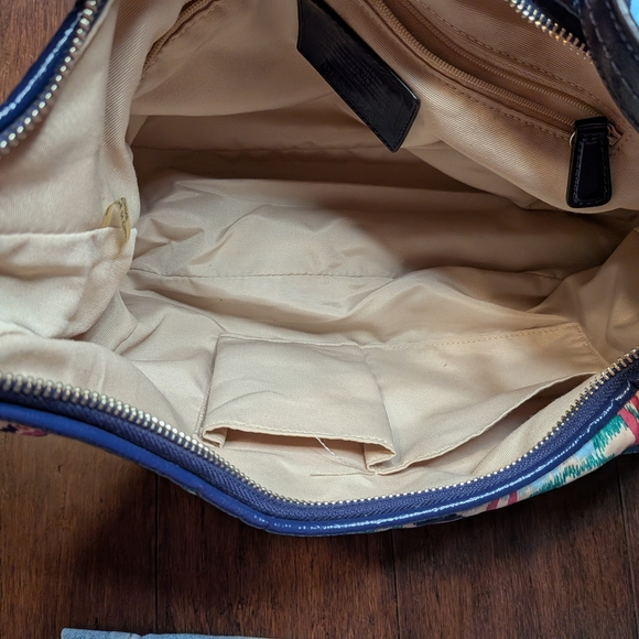 COACH ikat Signature C - Picture 8 of 9